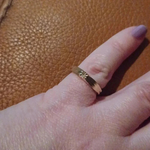 New yellow tone wedding band - Picture 2 of 7